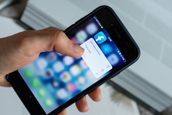 Maximizing success: top tips for navigating social media algorithms in the uk